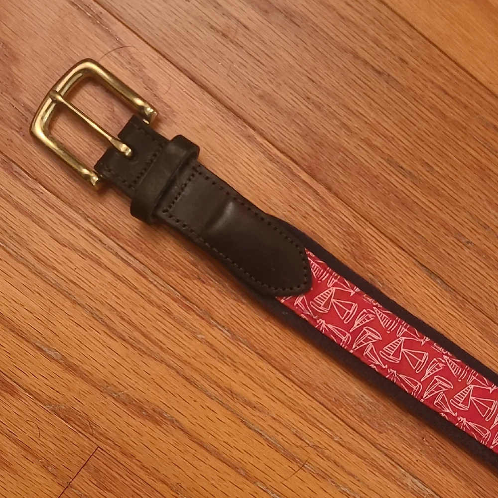 Vineyard Vines Sailboat Red and Brown Belt In a Size 30